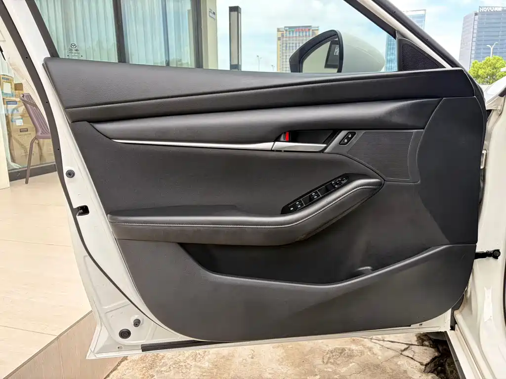 Mazda 3 Axela — миниатюра 15