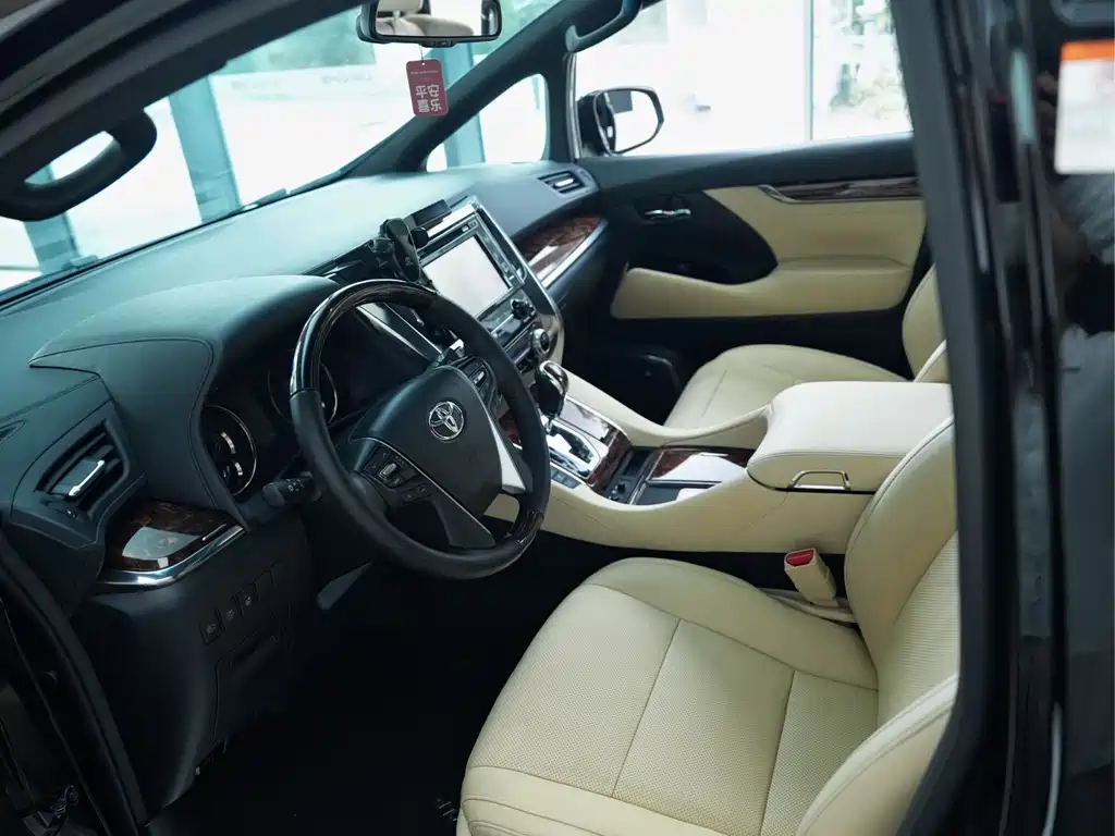 Toyota Alphard — миниатюра 4