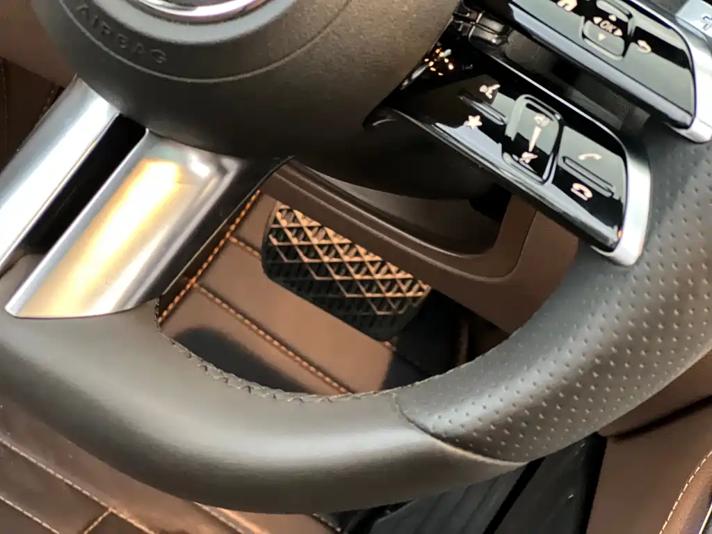 Mercedes-Benz E-Class — миниатюра 11