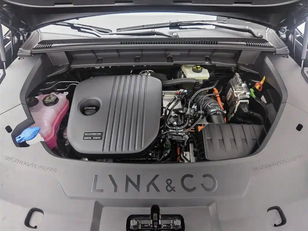 LYNK & CO. 08 EM P