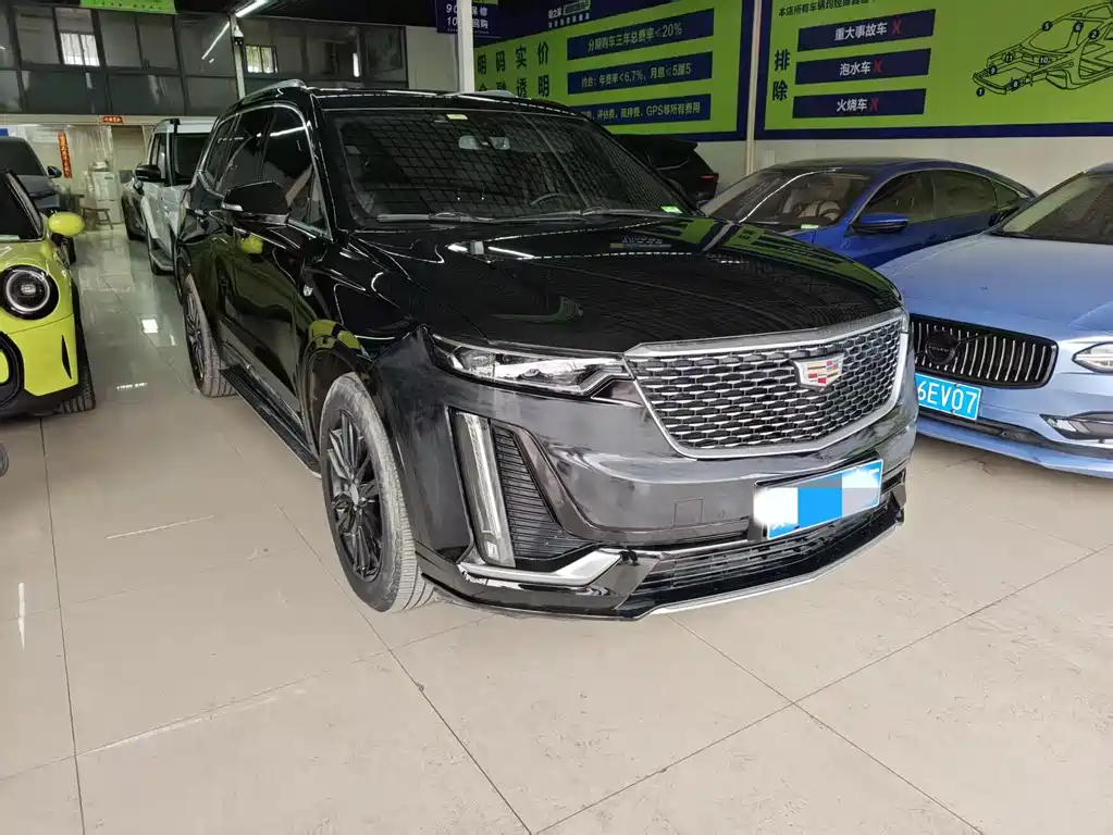 CADILLAC XT6
