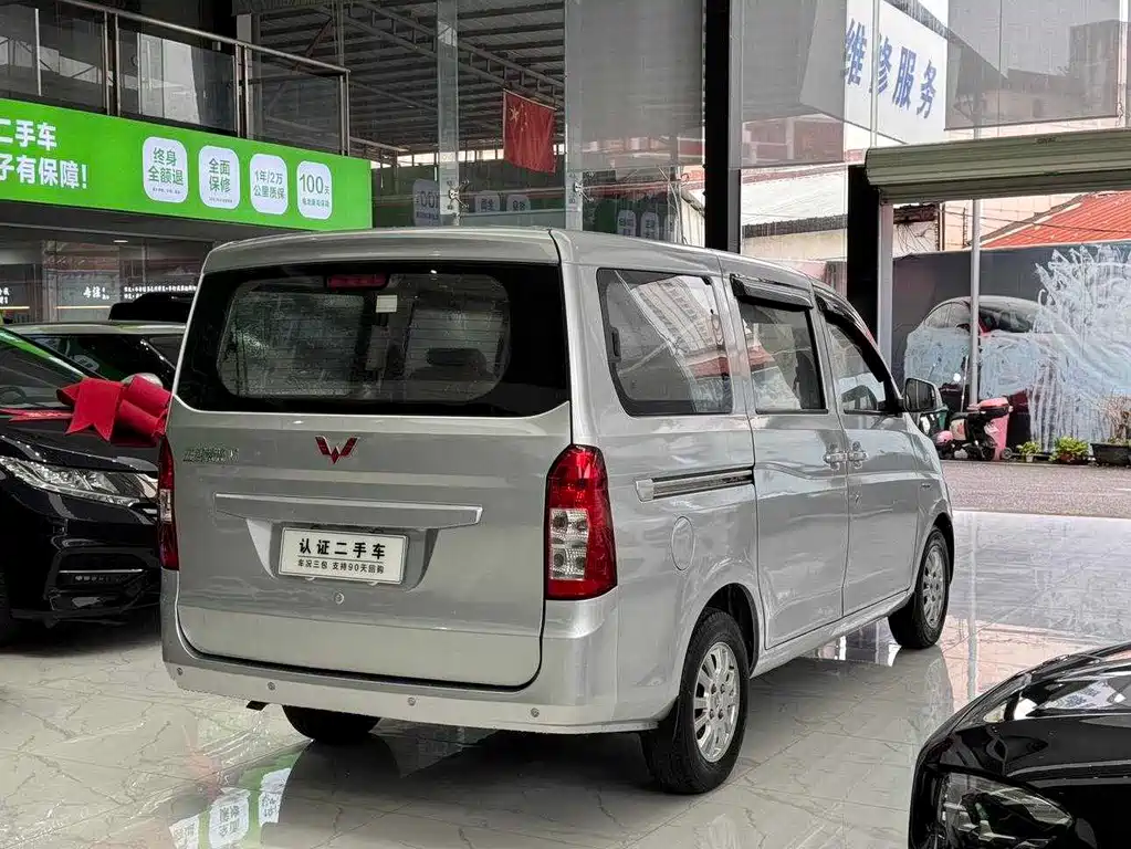 Wuling Rongguang V — миниатюра 5