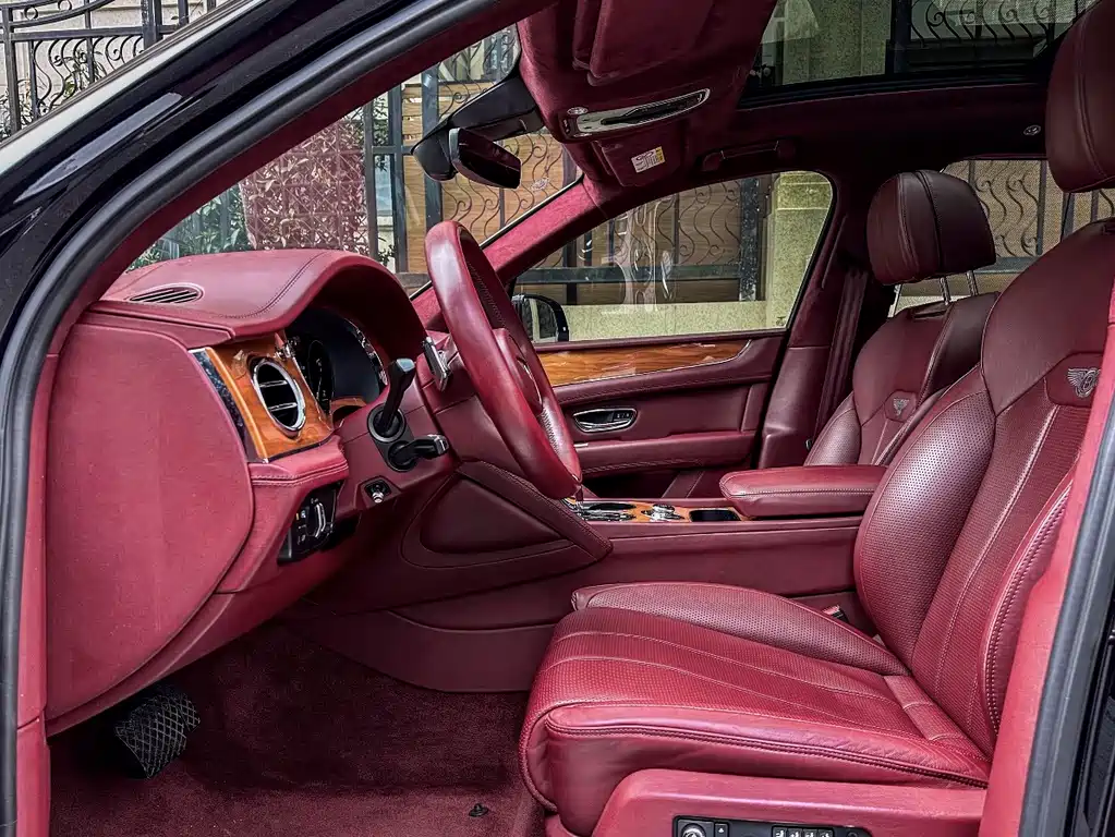 Bentley Bentayga — миниатюра 3
