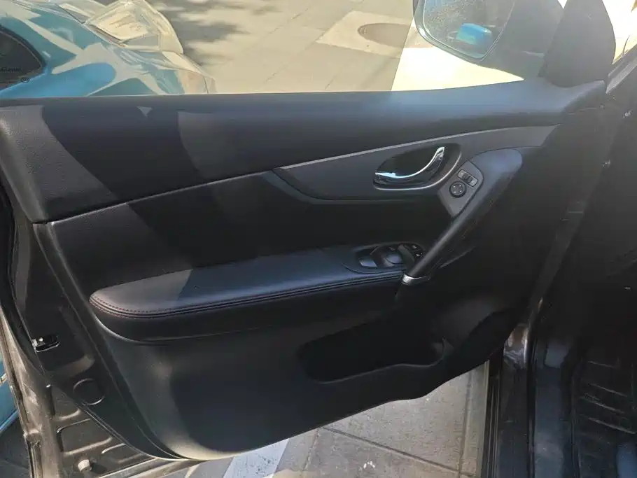 Nissan Qashqai — миниатюра 7