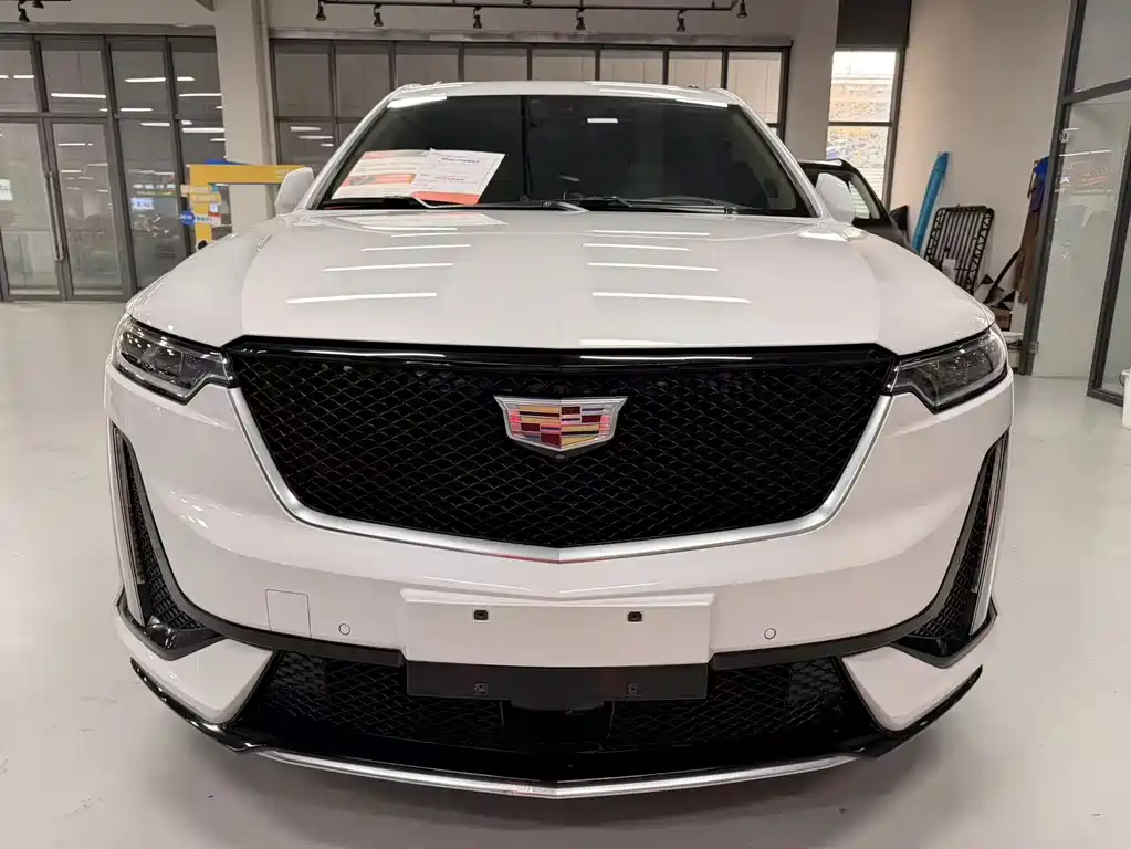 CADILLAC XT6