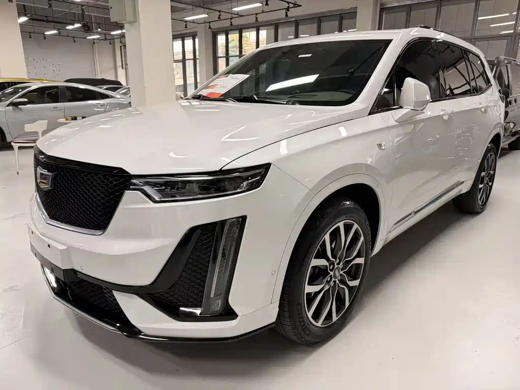 CADILLAC XT6