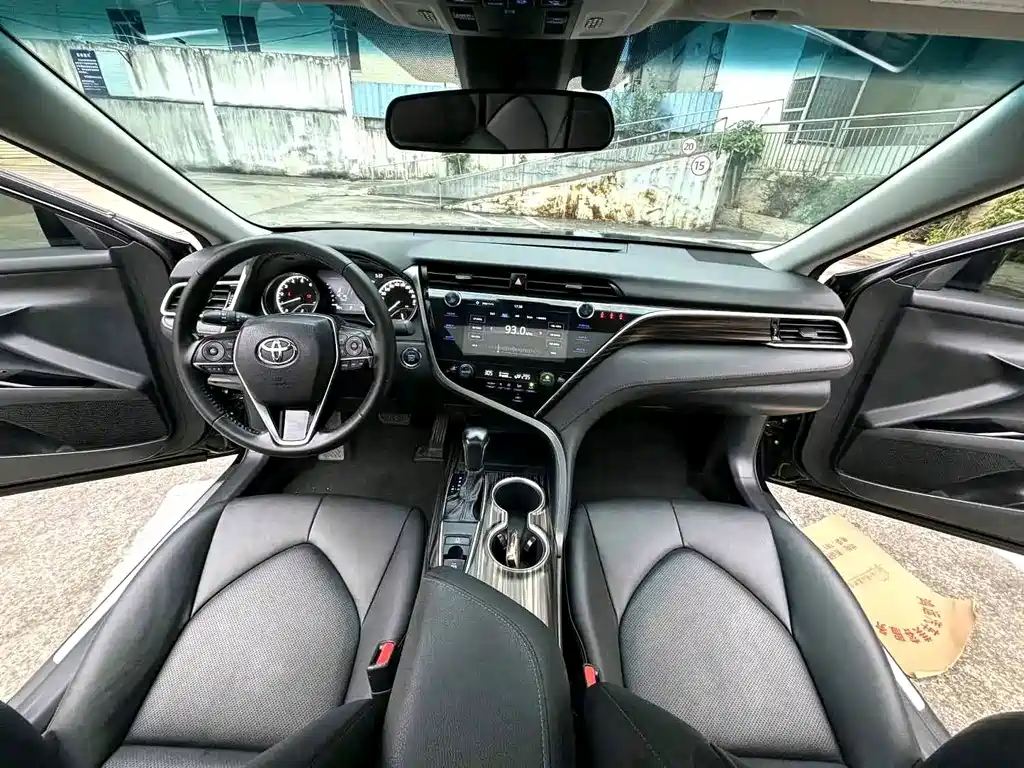 Toyota Camry — миниатюра 11