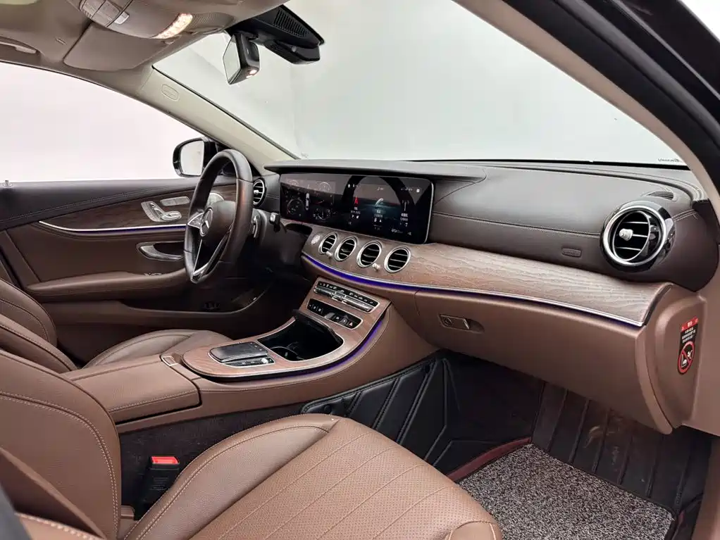 Mercedes-Benz E-Class — миниатюра 11