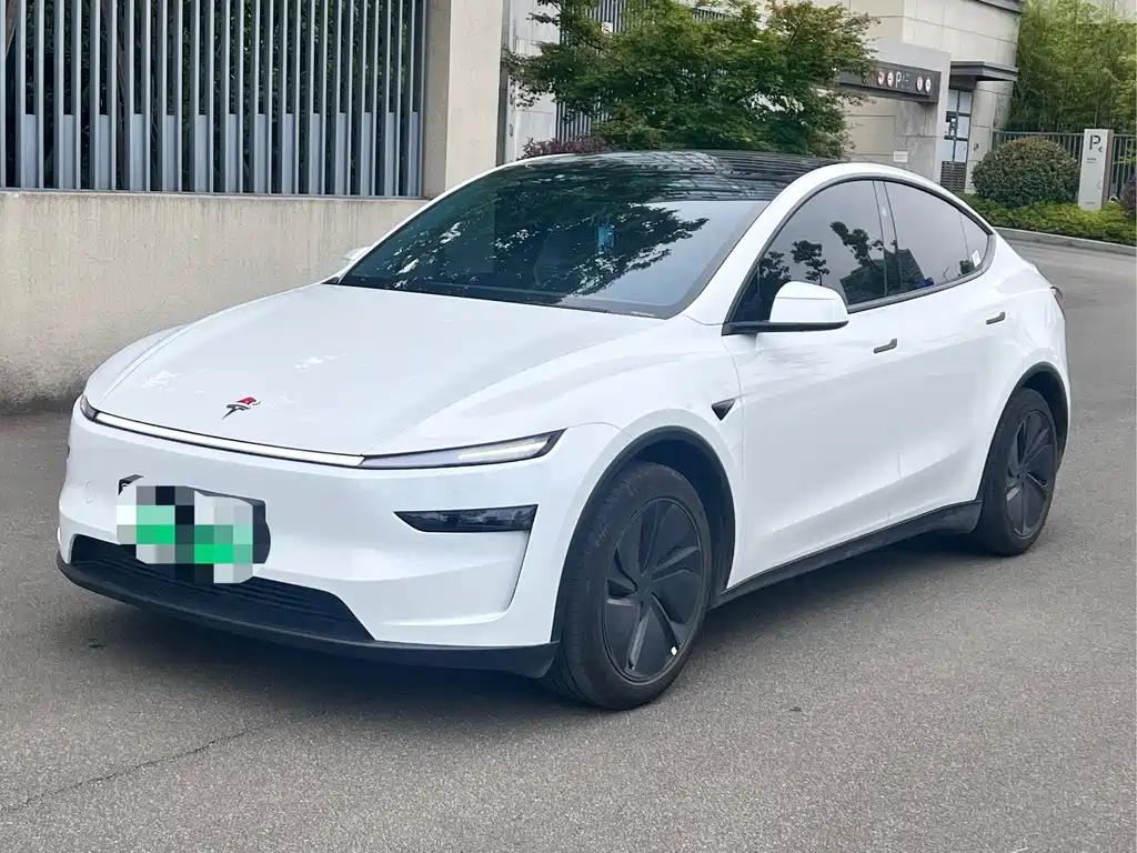 Tesla Model Y 2025