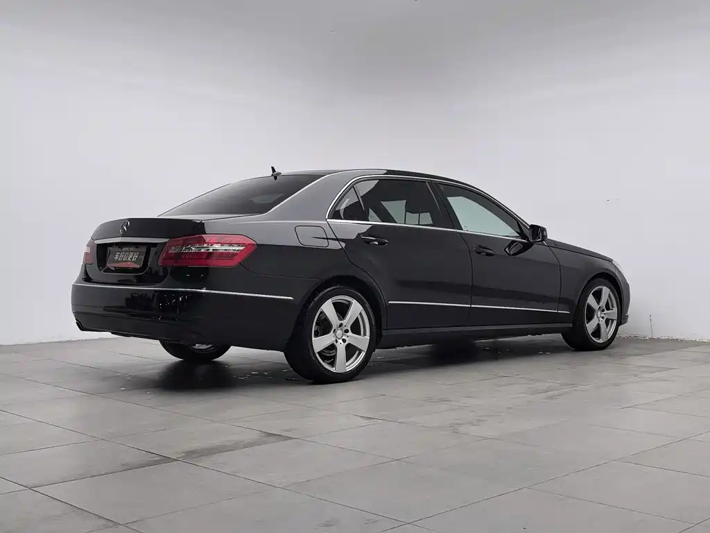 Mercedes-Benz E-Class — миниатюра 2