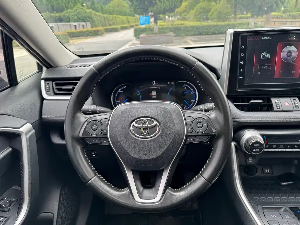 Toyota RAV4 — миниатюра 17