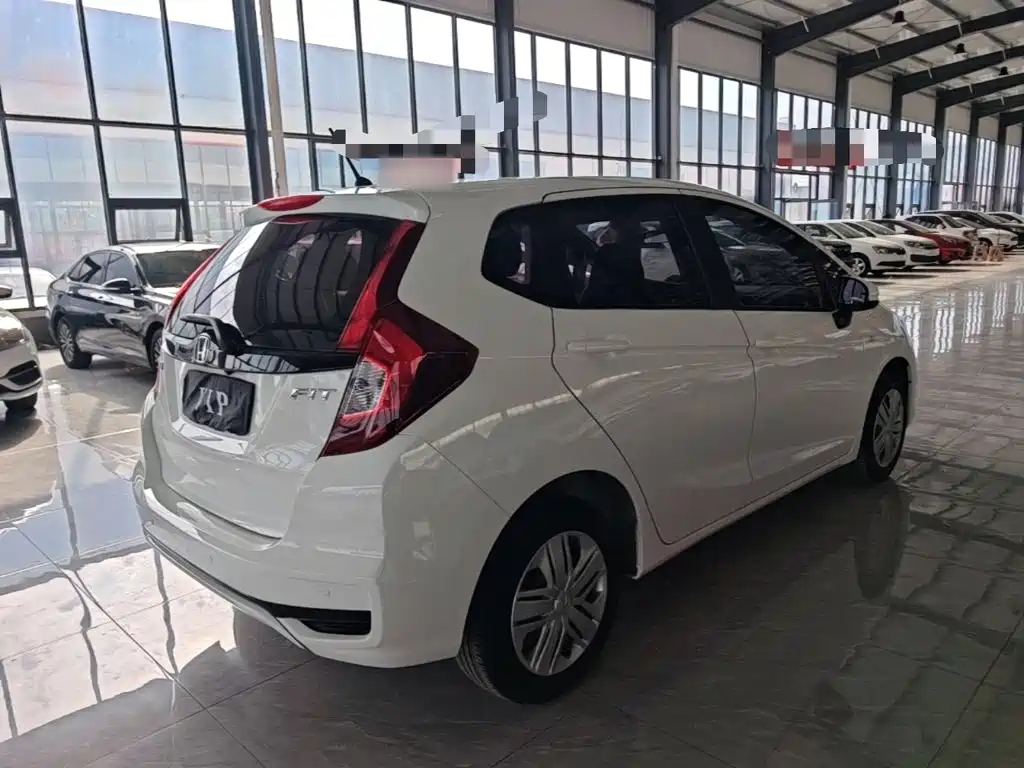 Honda Fit — миниатюра 7