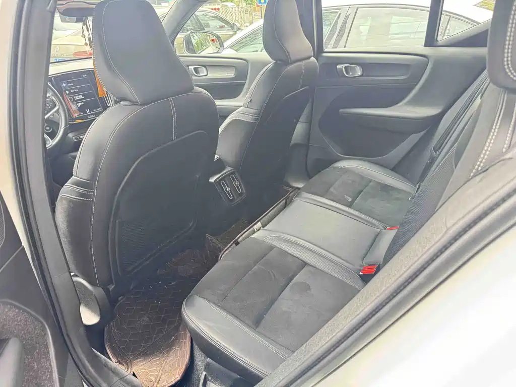 Volvo XC40 — миниатюра 4