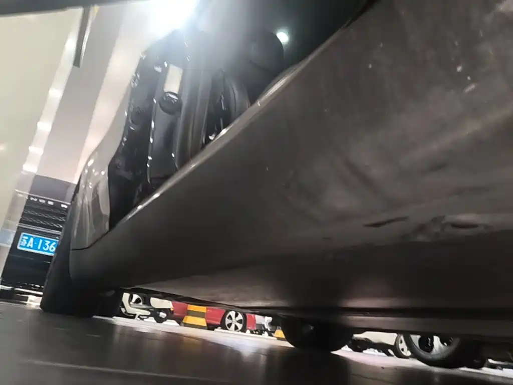 Tesla Model Y — миниатюра 21
