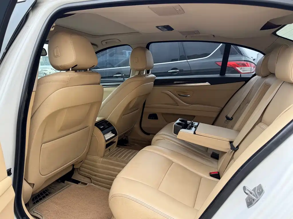 BMW 5 Series — миниатюра 4