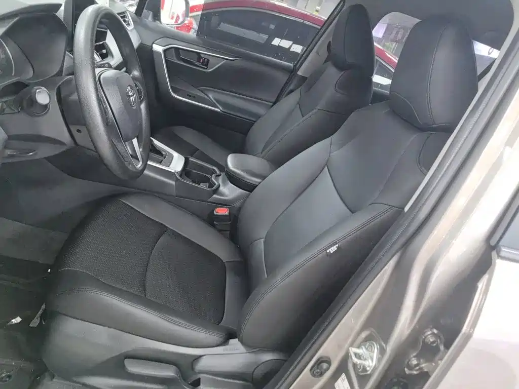 Toyota RAV4 — миниатюра 12