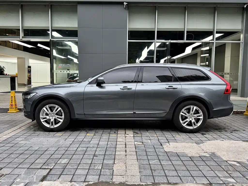 Volvo V90 — миниатюра 4