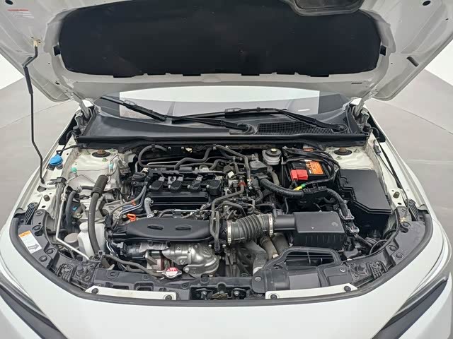 Honda Civic 1.5 л 2022 г. Белый, пробег 41900 км
