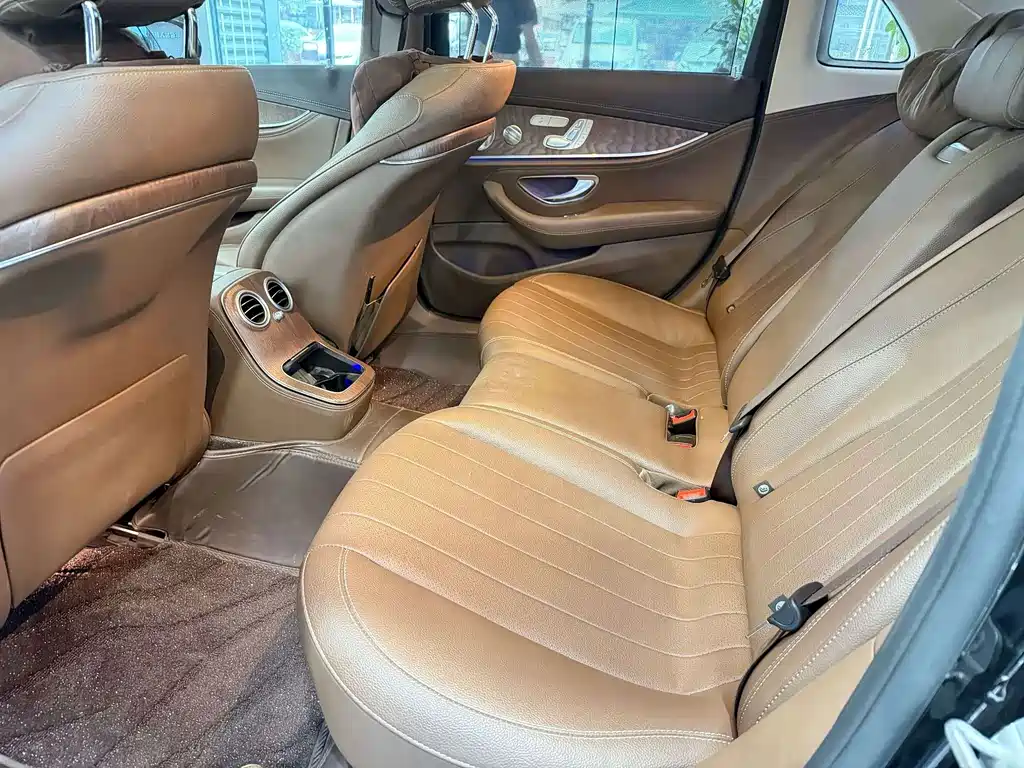 Mercedes-Benz E-Class — миниатюра 4