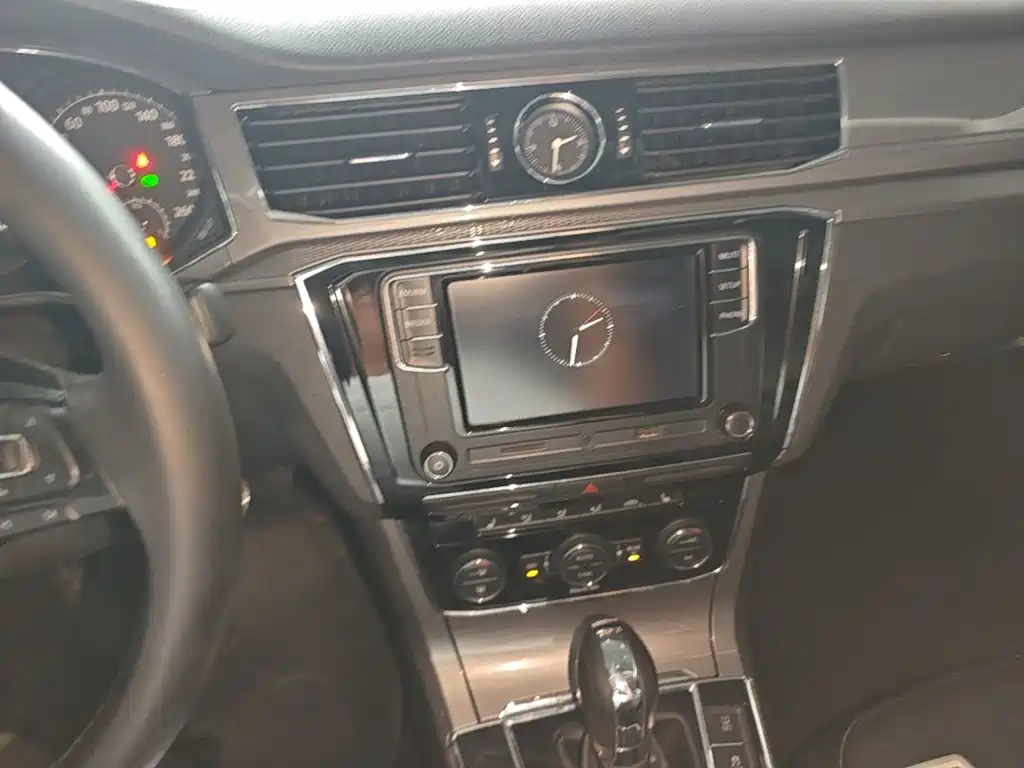 Volkswagen Passat — миниатюра 13