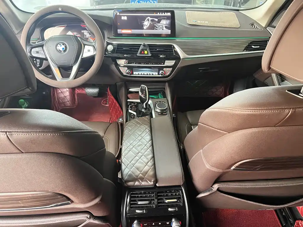 BMW 5 Series — миниатюра 9