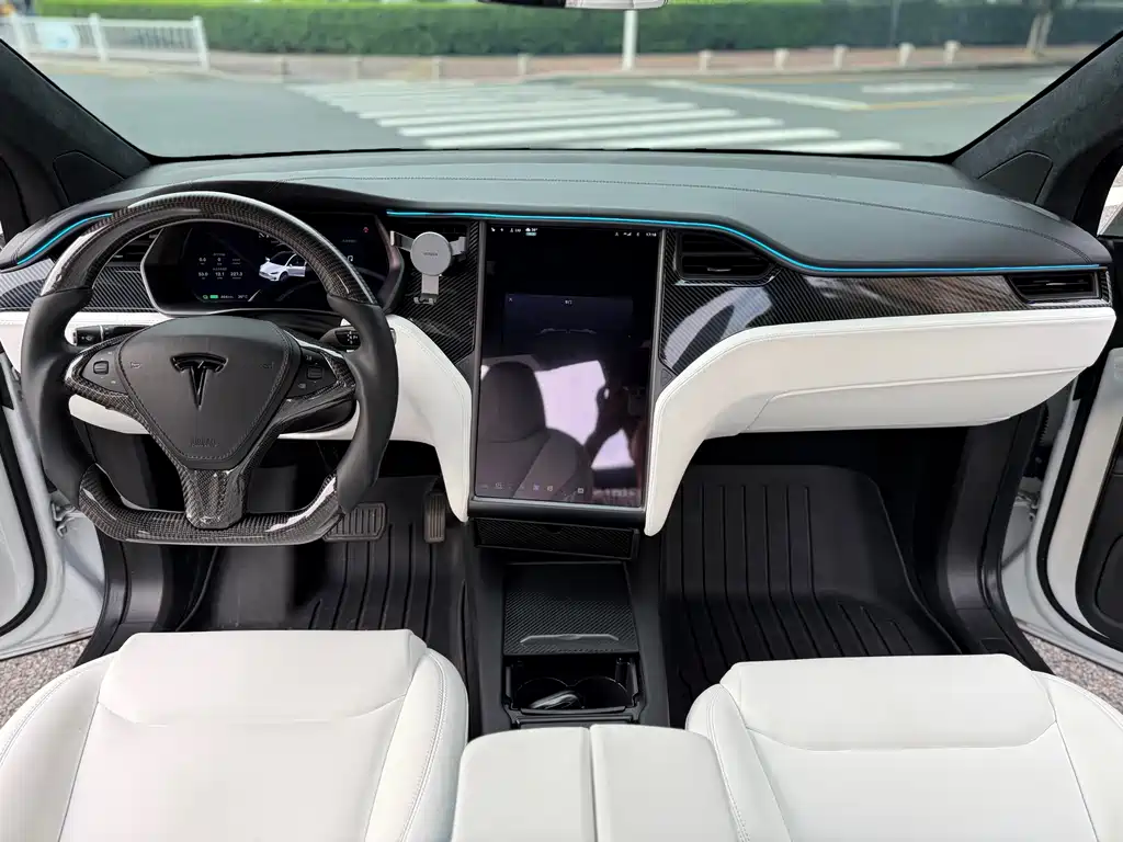 Tesla Model X — миниатюра 5