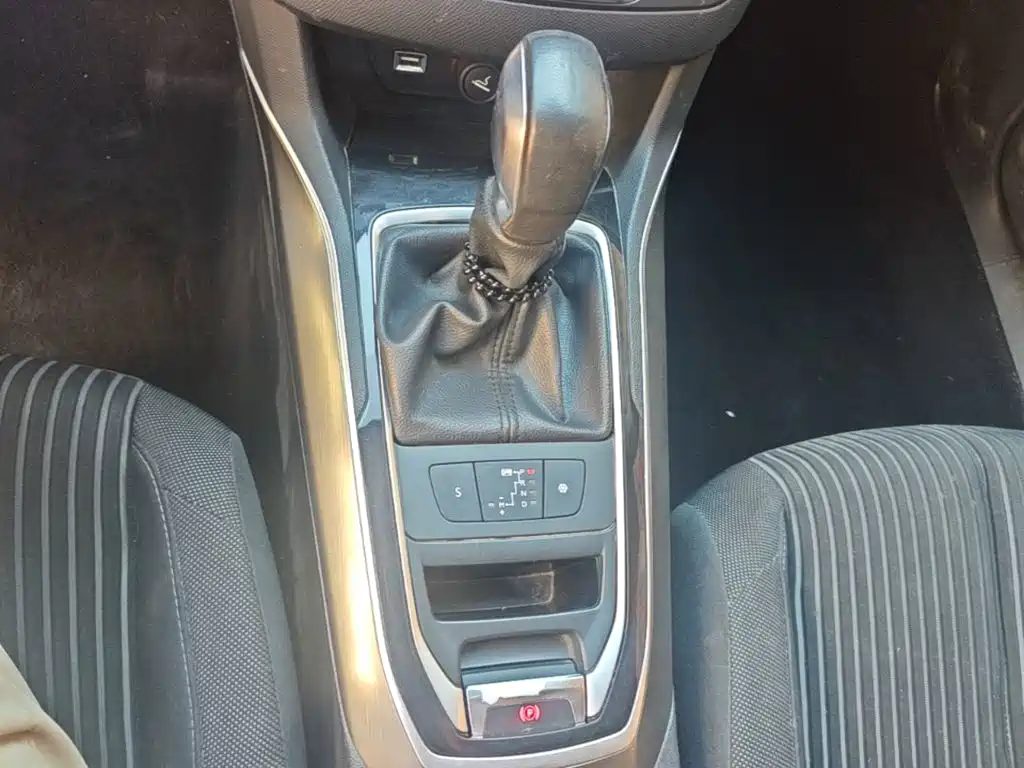 Peugeot 408 — миниатюра 14