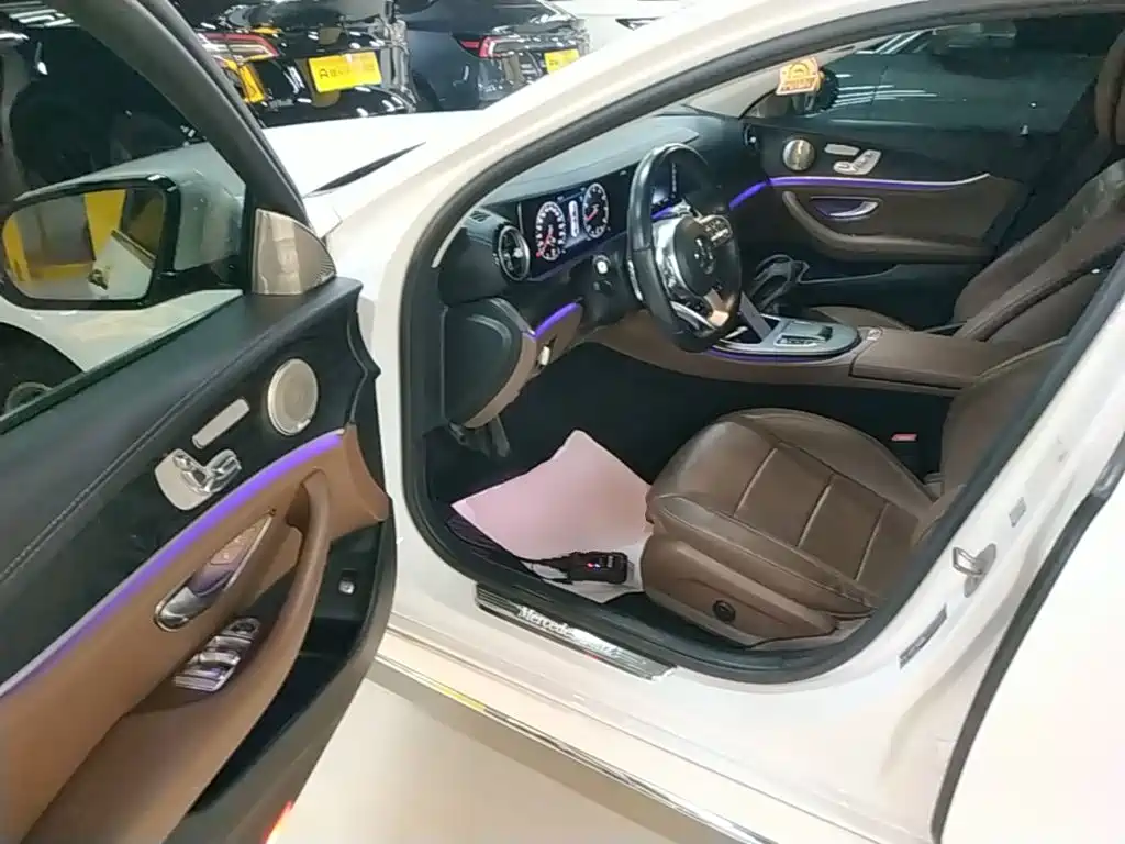 Mercedes-Benz E-Class — миниатюра 16