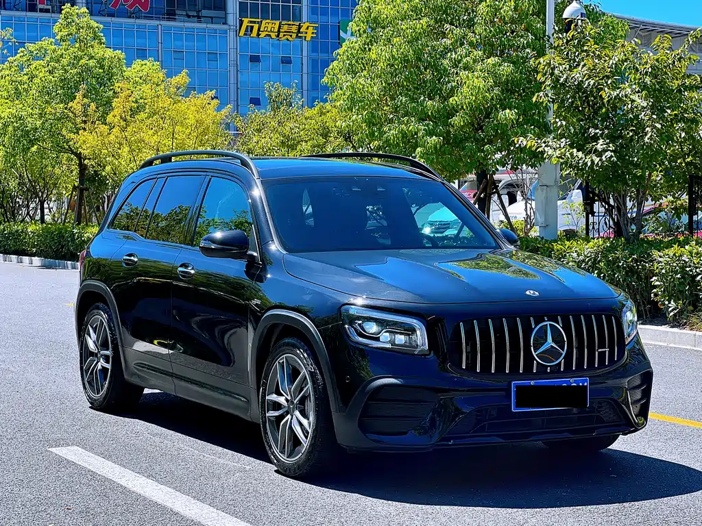 MERCEDES-BENZ GLB AMG