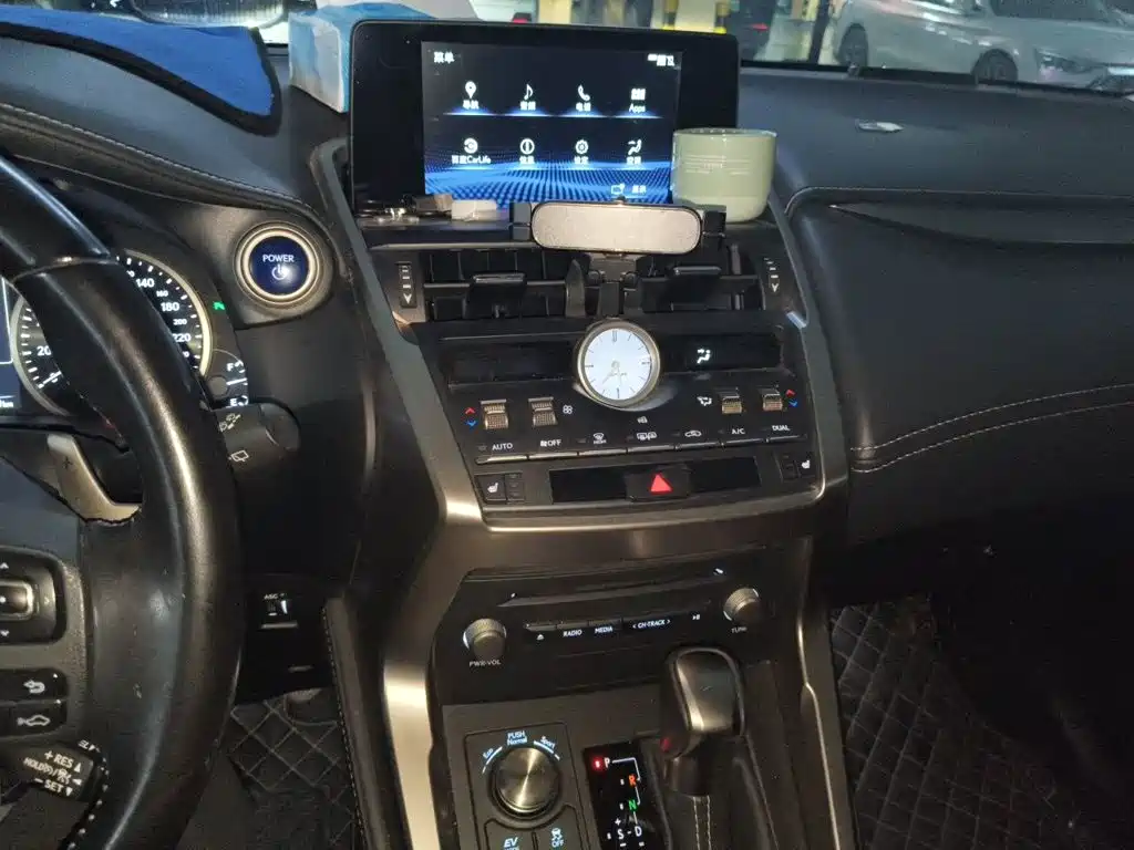 Lexus NX — миниатюра 14