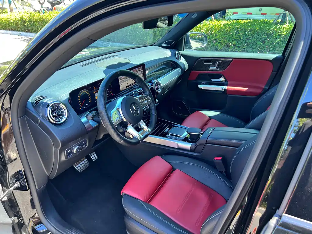 MERCEDES-BENZ GLB AMG