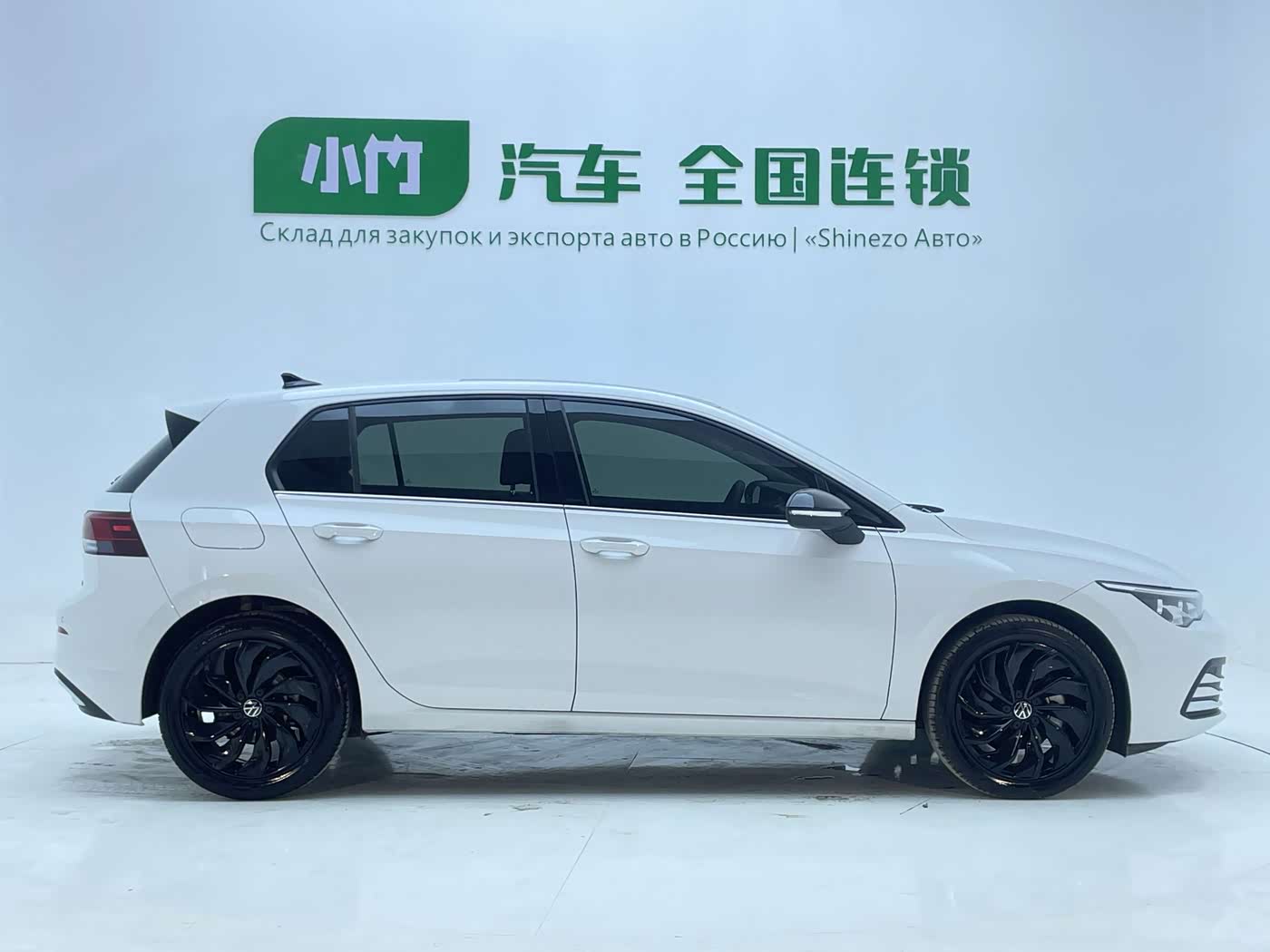 Volkswagen Golf 1.4 л 2023 г. Белый, пробег 19000 км