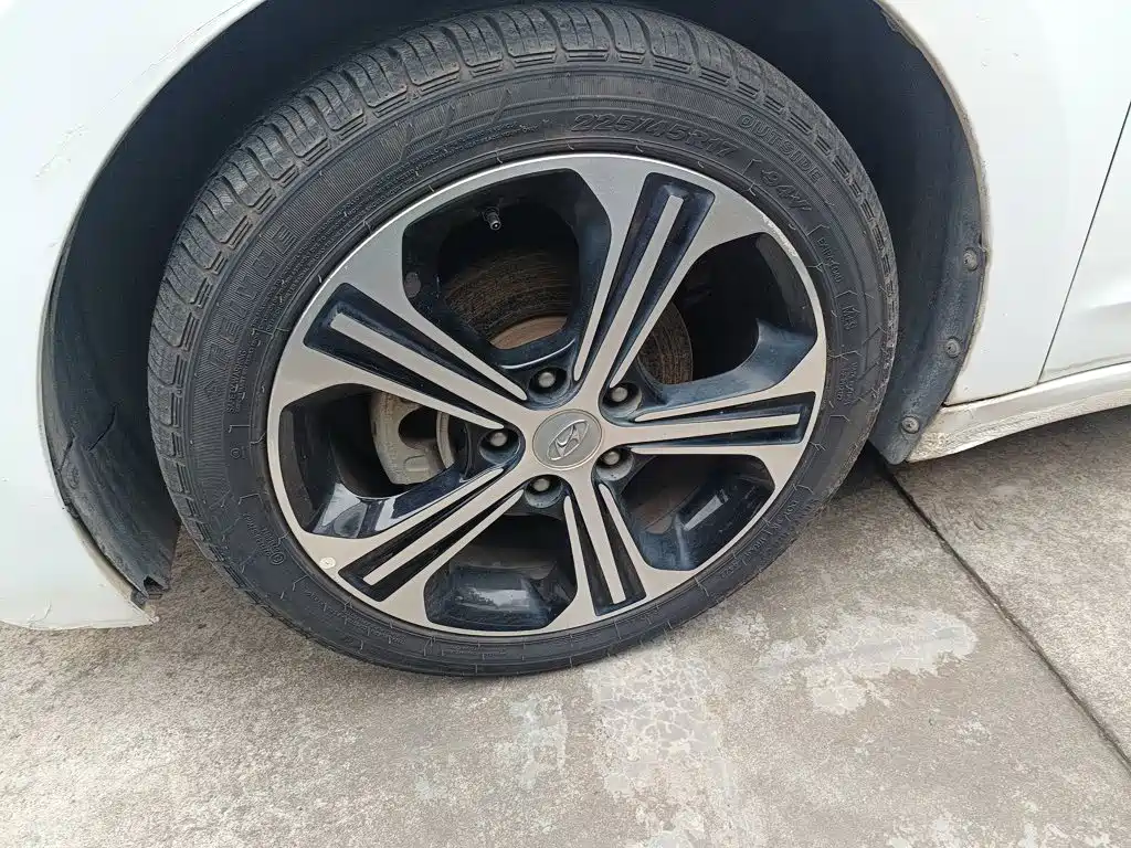 Hyundai Elantra — миниатюра 23