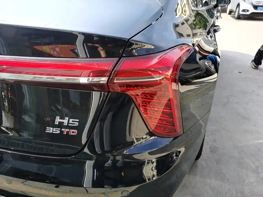 Hongqi Hongqi H5 — миниатюра 8