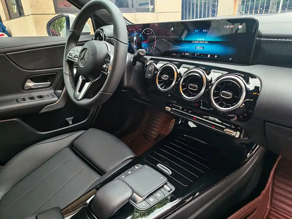 Mercedes-Benz A-Class — миниатюра 8
