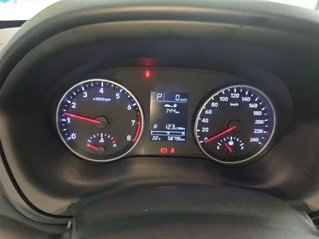 Hyundai Elantra — миниатюра 12
