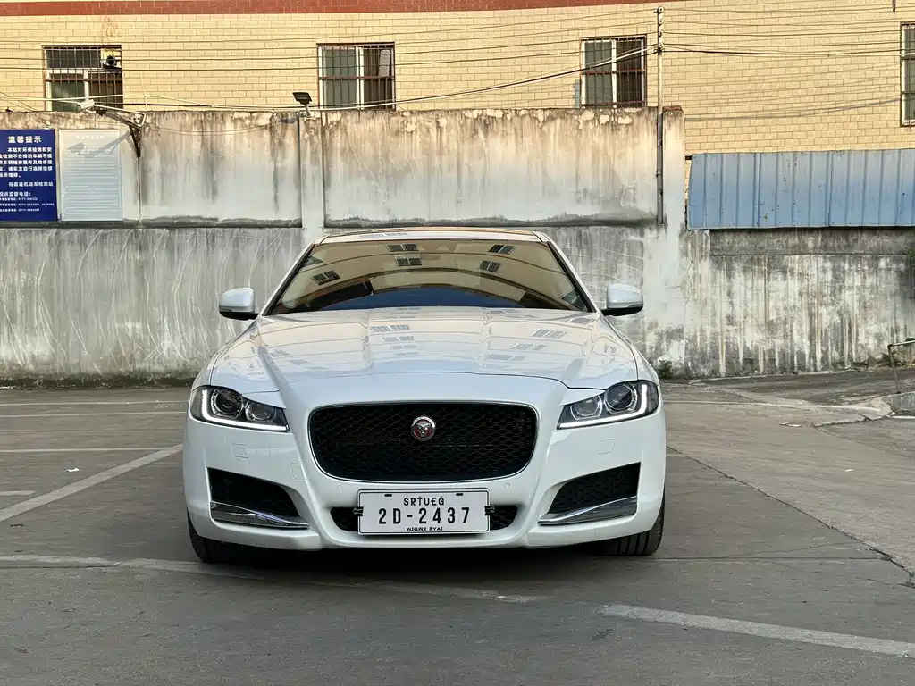 Jaguar XFL — миниатюра 3