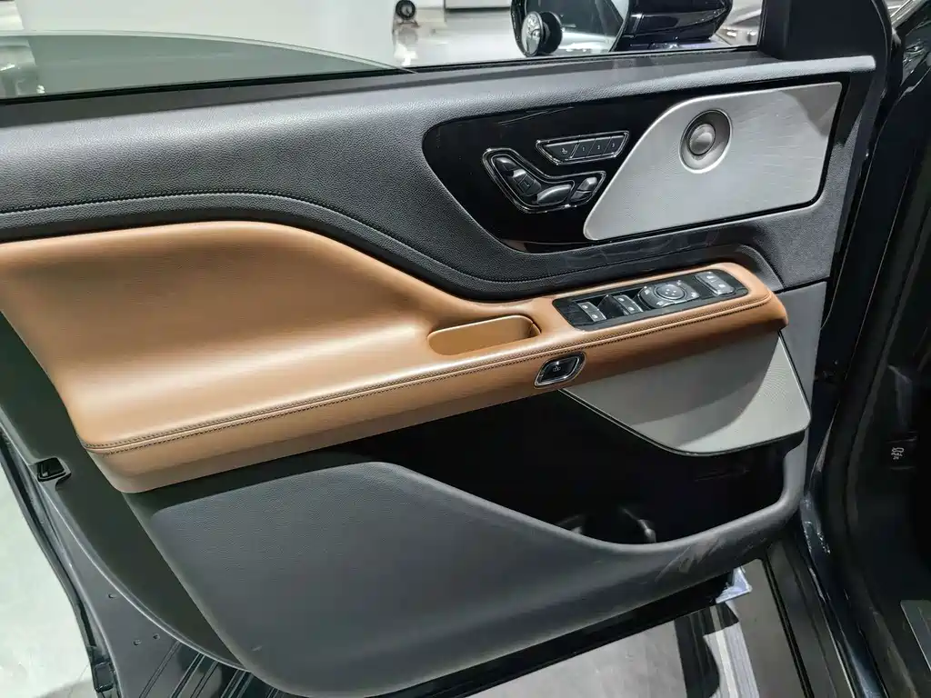 Lincoln Aviator — миниатюра 10