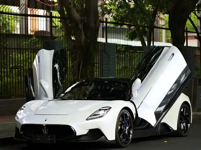 Maserati MC20