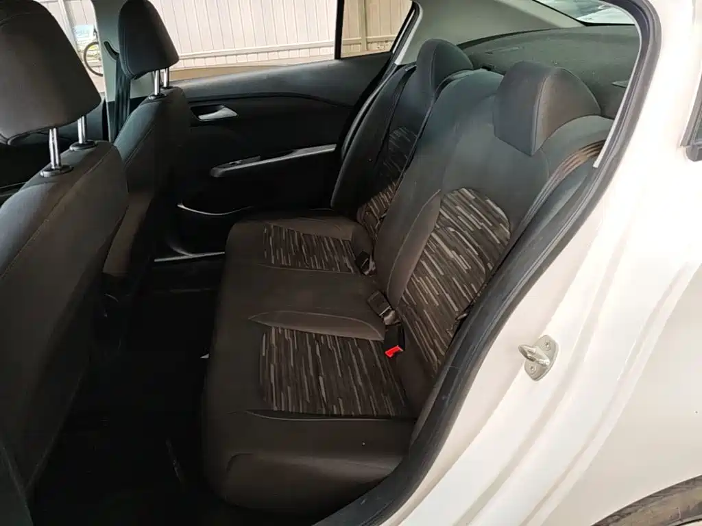 Chevrolet Cavalier — миниатюра 17