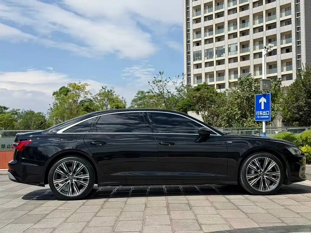 Audi A6L 2024 55 TFSI quattro Premium