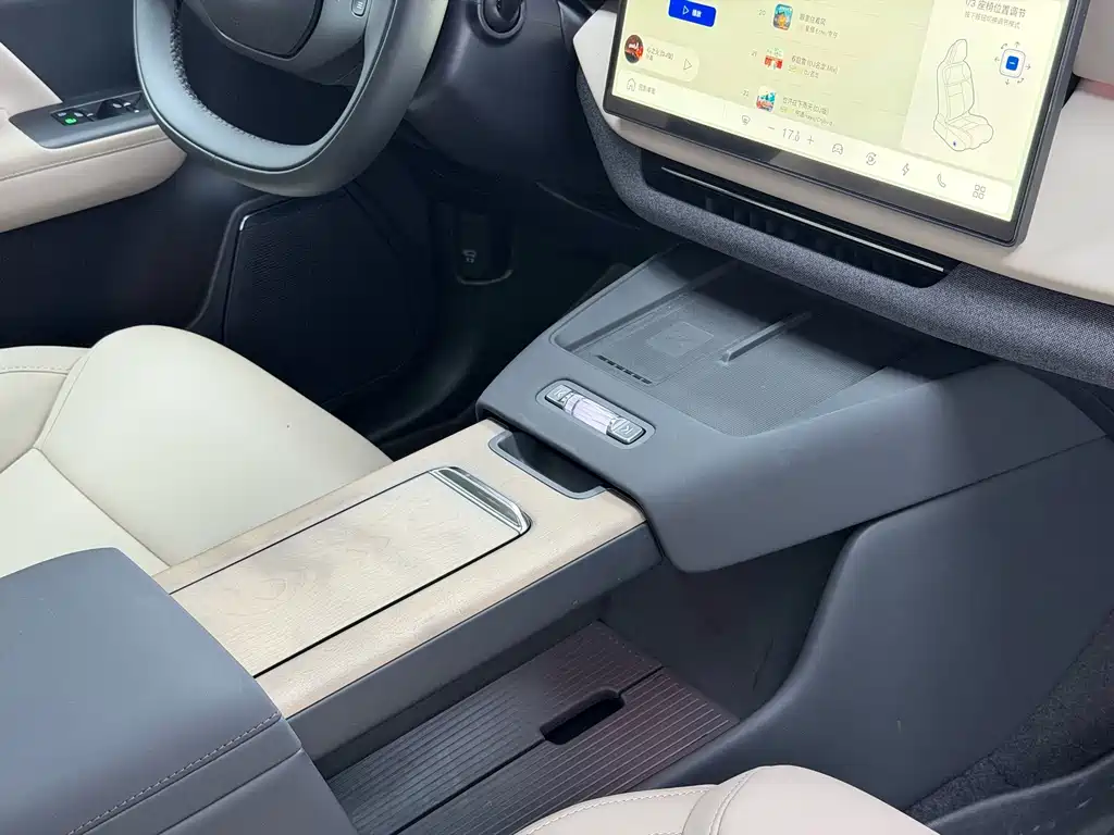 Volvo XC70 PHEV — миниатюра 7