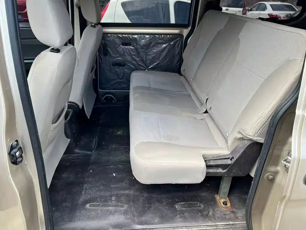 Wuling Hongguang V — миниатюра 6