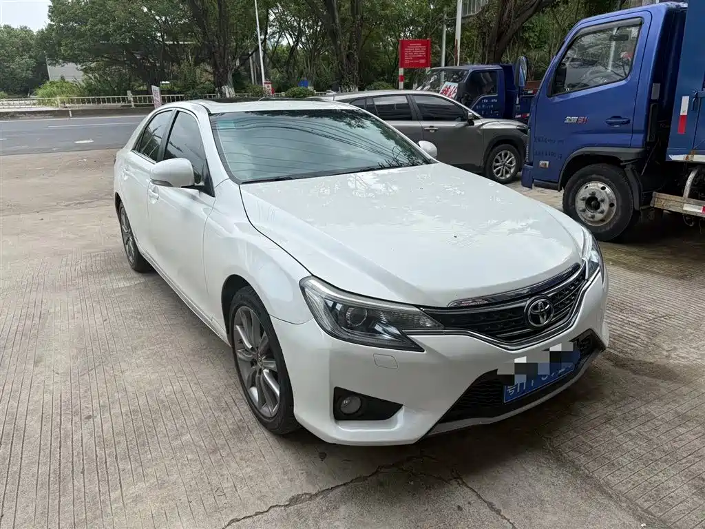 Toyota Reiz 2014