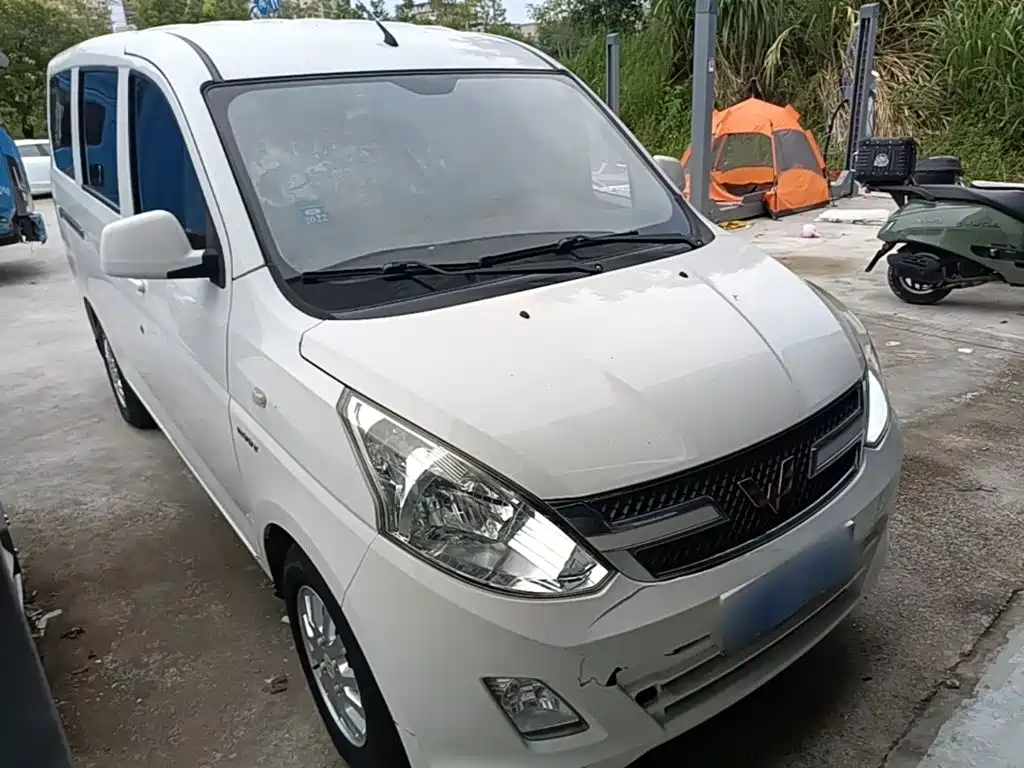 Wuling Rongguang V — миниатюра 4