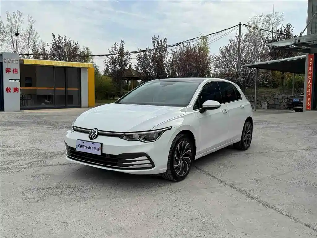 Volkswagen Golf 2025