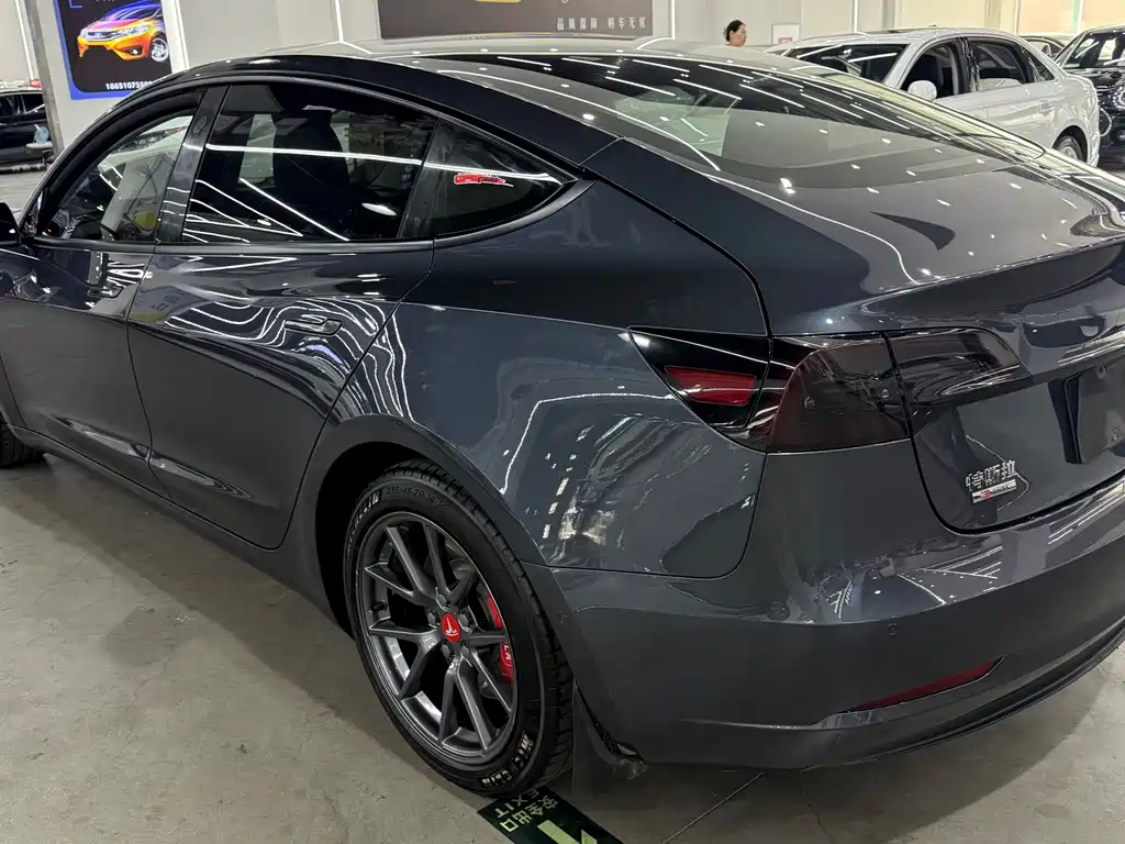 Tesla Model 3 — миниатюра 13