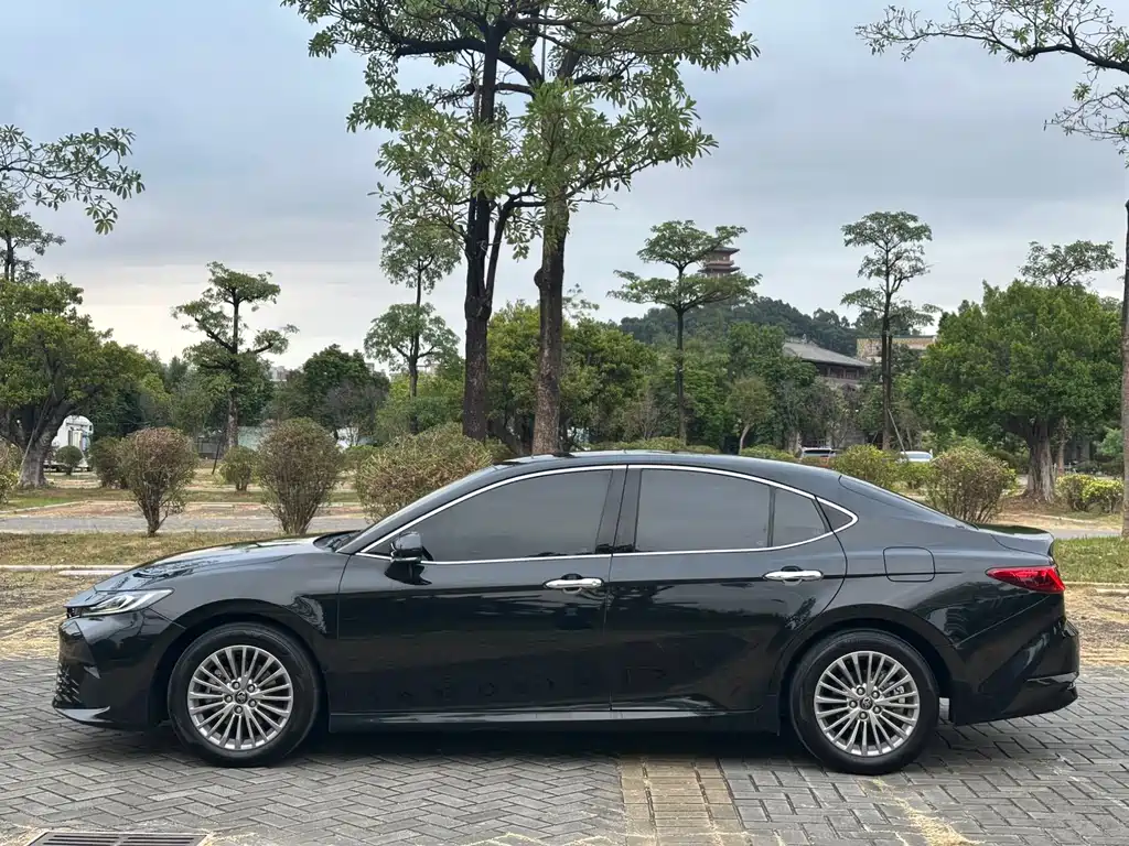TOYOTA CAMRY