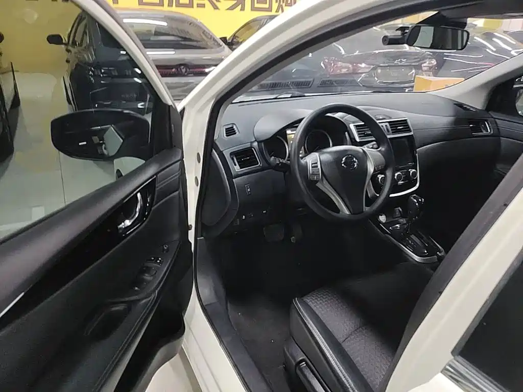 Nissan Tiida — миниатюра 16