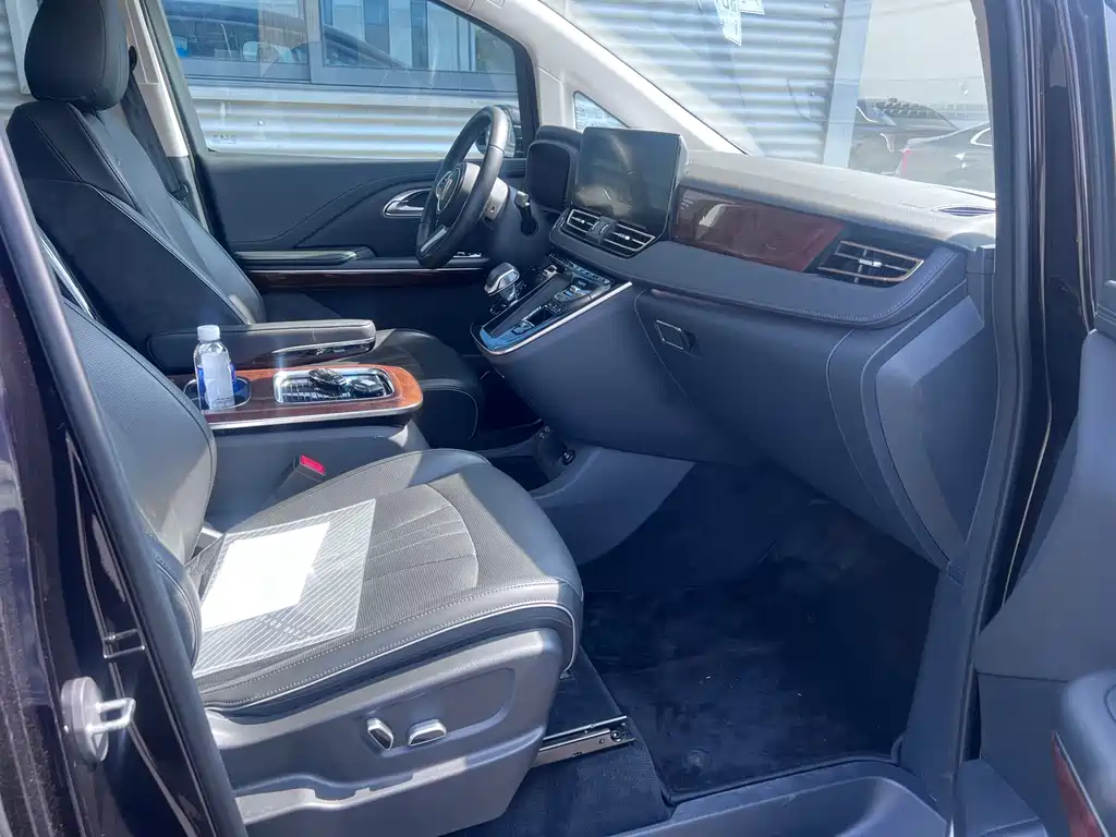 Hongqi Hongqi HQ9 PHEV — миниатюра 10